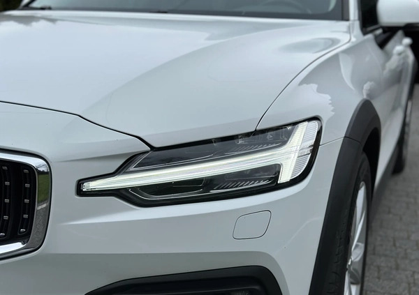 Volvo V60 Cross Country cena 127700 przebieg: 143500, rok produkcji 2021 z Płock małe 781